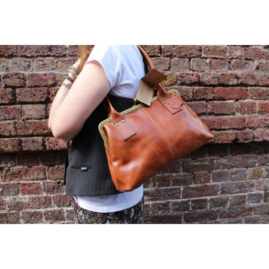 Doris Shoulder Bag Clipframe Tan Smooth Leather